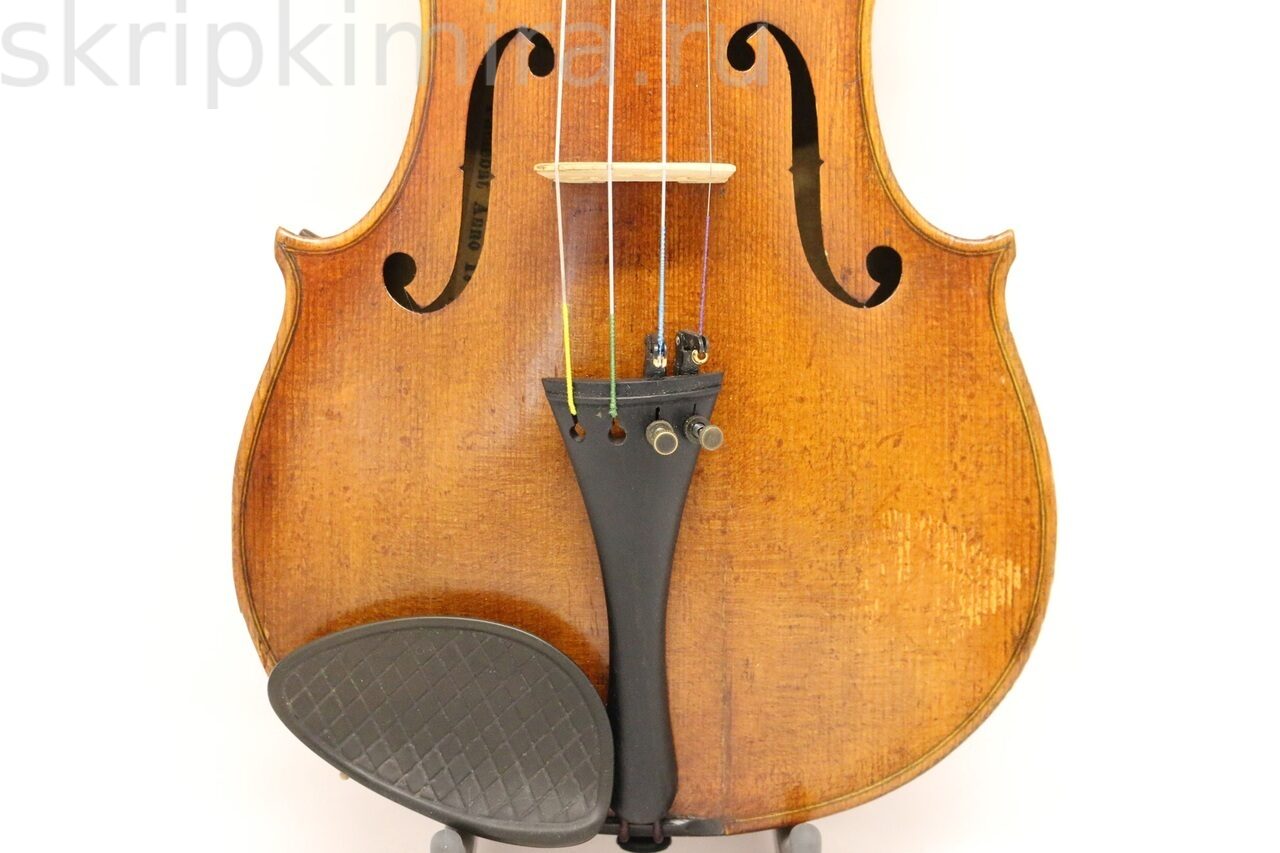 Предок скрипки 5 букв. Древняя скрипка. Древняя скрипка 5 букв. Старинный футляр для скрипки.
